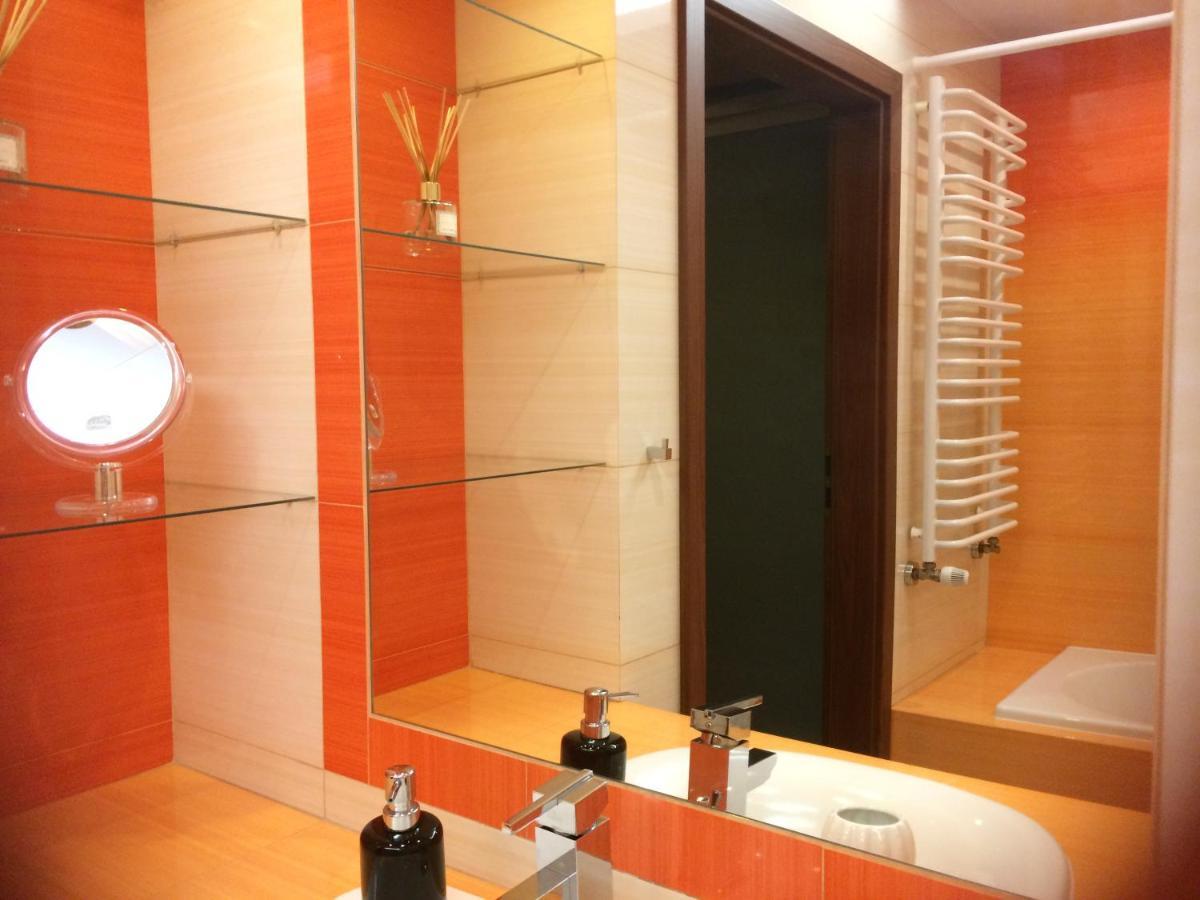 キェルツェApartament "Cleopatra" Z Garazem Podziemnym, Faktury Vatアパートメント エクステリア 写真