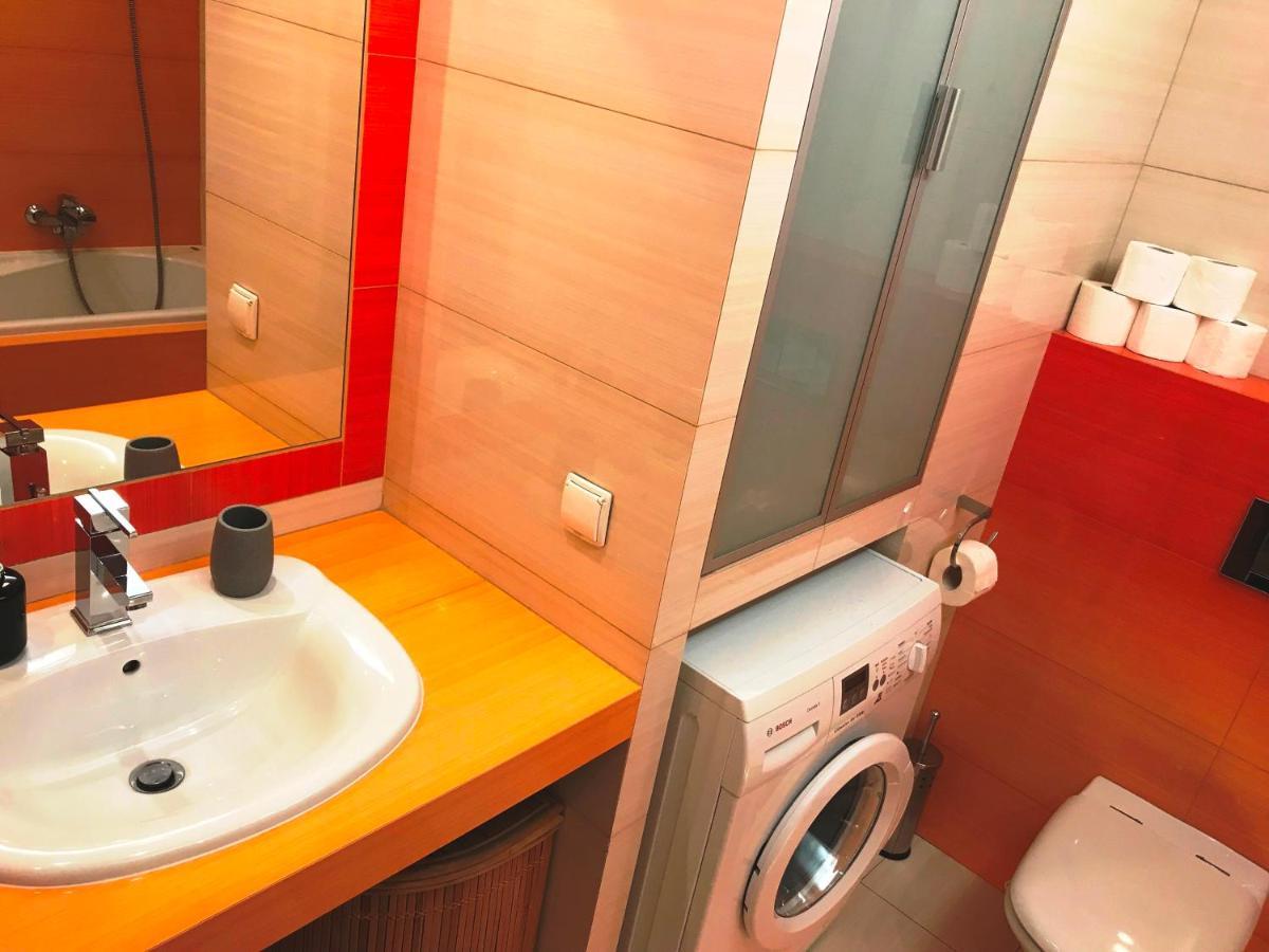 キェルツェApartament "Cleopatra" Z Garazem Podziemnym, Faktury Vatアパートメント エクステリア 写真