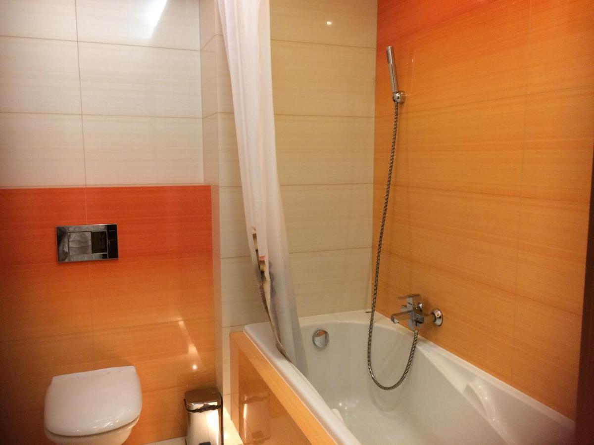 キェルツェApartament "Cleopatra" Z Garazem Podziemnym, Faktury Vatアパートメント エクステリア 写真