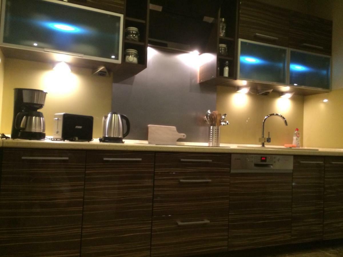 キェルツェApartament "Cleopatra" Z Garazem Podziemnym, Faktury Vatアパートメント エクステリア 写真